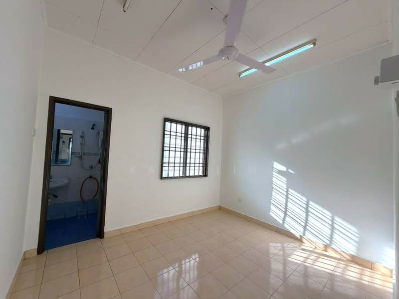 Rumah Teres 2-Tingkat untuk Dijual di Taman Mutiara Rini (Skudai) - Karl Lim - Bathroom - PropertyGuru.com.my