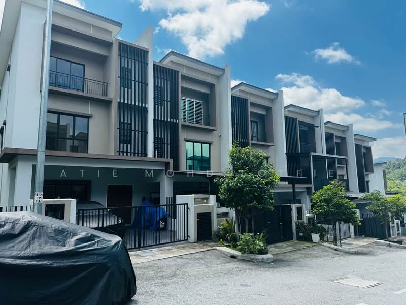 Rumah Teres 3 Tingkat untuk Dijual di Ukay Bistari (Ulu Kelang) - Atie Mohd Lotfie - Exterior - PropertyGuru.com.my