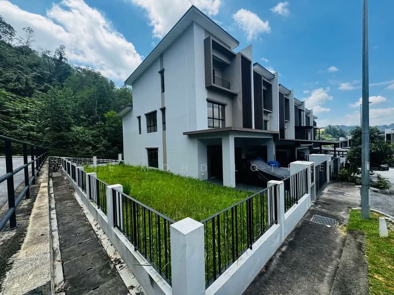 Rumah Teres 3 Tingkat untuk Dijual di Ukay Bistari (Ulu Kelang) - Atie Mohd Lotfie - Exterior - PropertyGuru.com.my