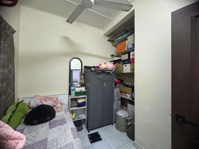Rumah Teres 1-Tingkat untuk Dijual di Seksyen 30 (Shah Alam) - Izzah Alias - Bedroom - PropertyGuru.com.my