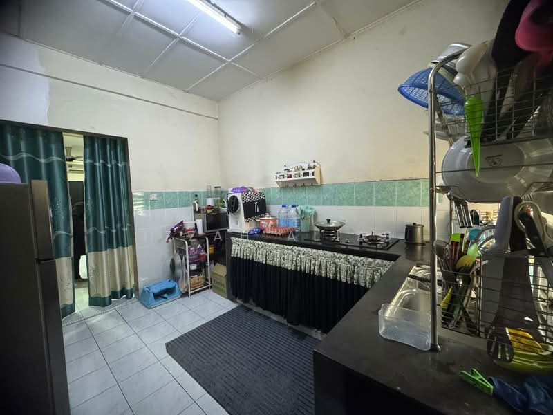 Rumah Teres 1-Tingkat untuk Dijual di Seksyen 30 (Shah Alam) - Izzah Alias - Kitchen - PropertyGuru.com.my