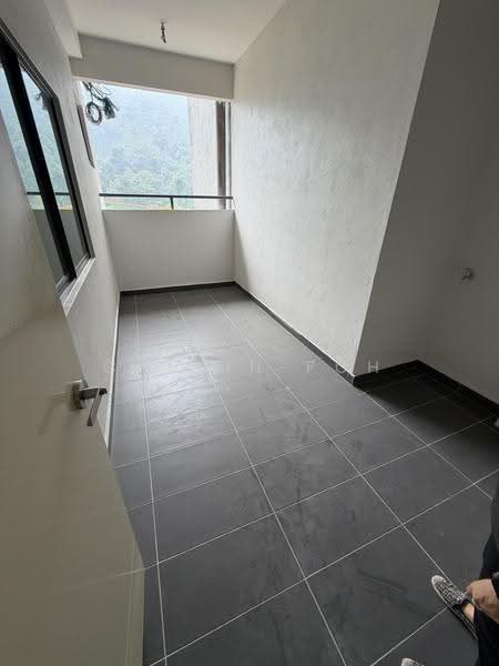Kondominium untuk Disewa di Brezza Hill - Calvin Poh - Balcony - PropertyGuru.com.my