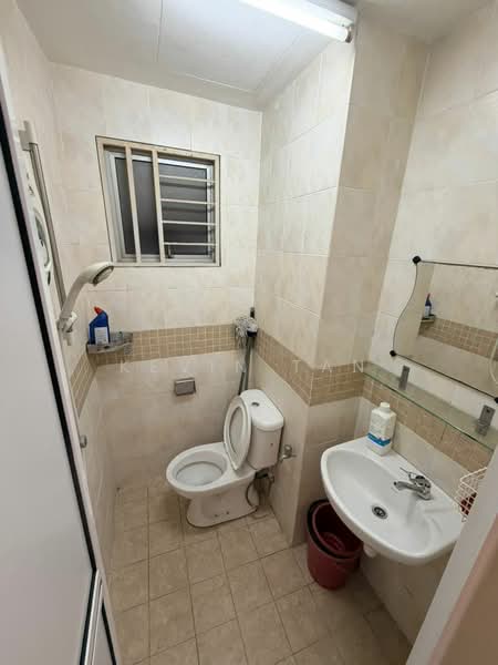 Pangsapuri untuk Disewa di Puteri Bayu Apartment - Kevin Tan - Bathroom - PropertyGuru.com.my