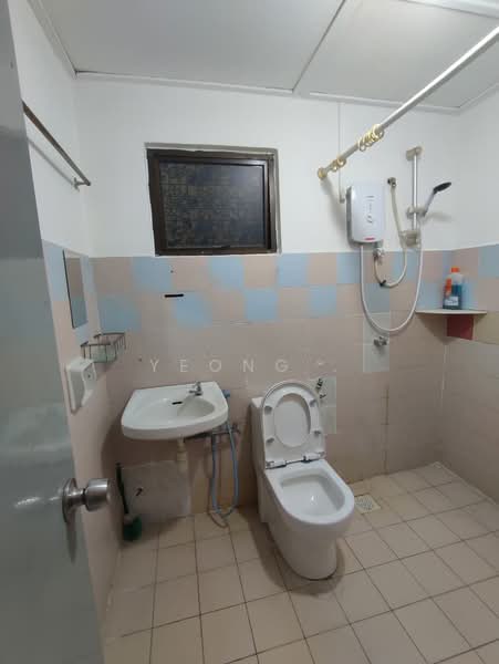 Condominium for Sale at Evergreen Park Scot Pine - Yeong . - Bathroom - PropertyGuru.com.my