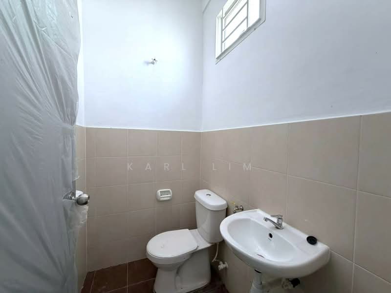 2.5-storey Terraced House for Sale in Skudai (Johor) - Karl Lim - Bathroom - PropertyGuru.com.my
