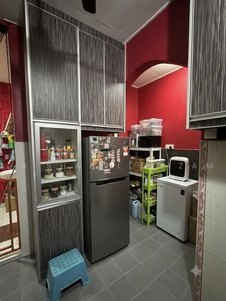 1-storey Terraced House for Sale in Bandar Putera 2 (Klang) - Dr Shahril Nizam - Kitchen - PropertyGuru.com.my
