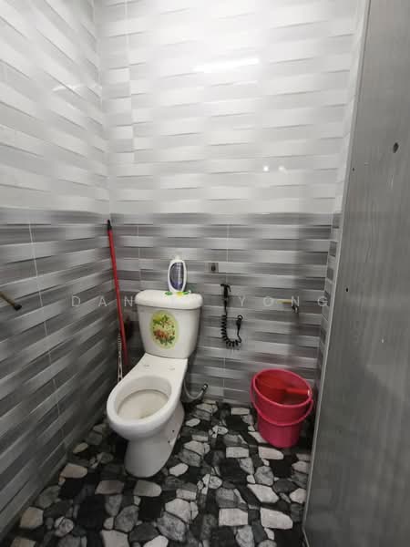 Rumah Teres 2 Tingkat untuk Dijual di Taman Permai (Seremban) - Daniel Yong - Bathroom - PropertyGuru.com.my