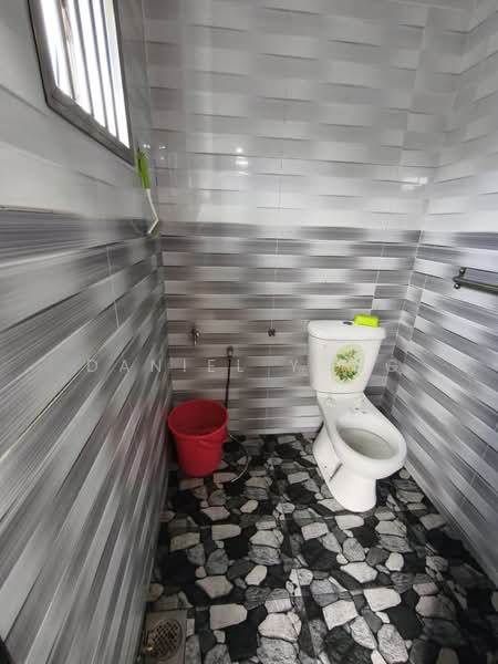 Rumah Teres 2 Tingkat untuk Dijual di Taman Permai (Seremban) - Daniel Yong - Bathroom - PropertyGuru.com.my