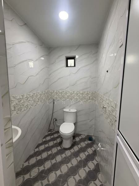Kedai untuk Dijual di Taman Desa Jaya (Johor Bahru) - Melinda Ee - Bathroom - PropertyGuru.com.my