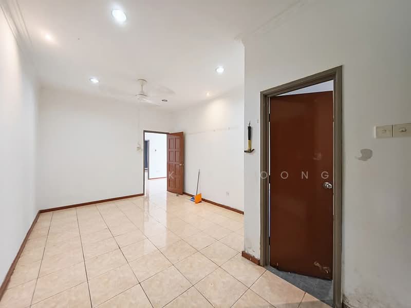 Semi-Detached House for Sale in Seri Kembangan (Selangor) - Chow Kok Toong - Living Room - PropertyGuru.com.my