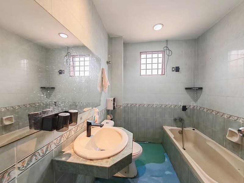 Semi-Detached House for Sale in Seri Kembangan (Selangor) - Chow Kok Toong - Bathroom - PropertyGuru.com.my