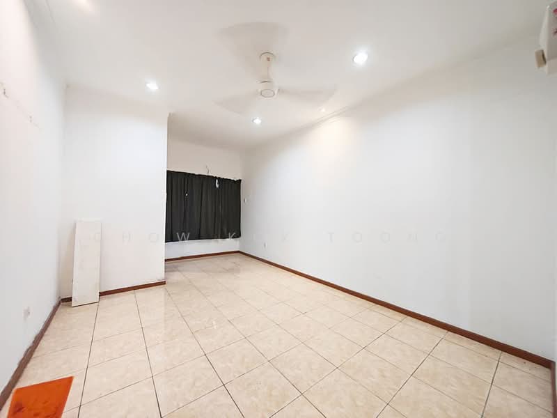 Semi-Detached House for Sale in Seri Kembangan (Selangor) - Chow Kok Toong - Living Room - PropertyGuru.com.my