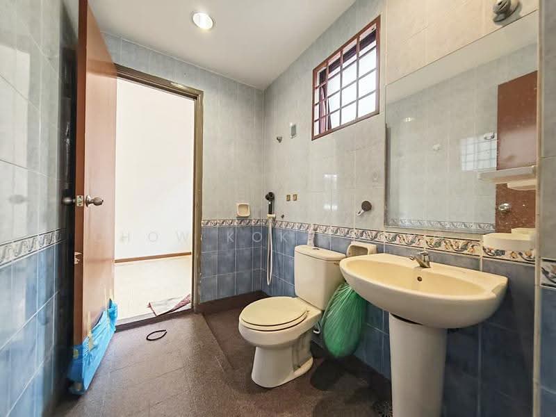 Semi-Detached House for Sale in Seri Kembangan (Selangor) - Chow Kok Toong - Bathroom - PropertyGuru.com.my