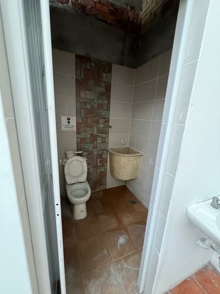 Shop / Office for Rent in George Town (Penang) - Daniel Phang - Bathroom - PropertyGuru.com.my