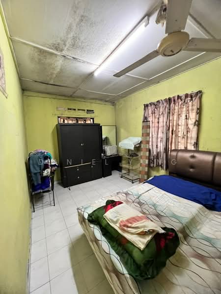 Rumah Teres 1-Tingkat untuk Dijual di Taman Universiti (Skudai) - Daniel Yong - Bedroom - PropertyGuru.com.my