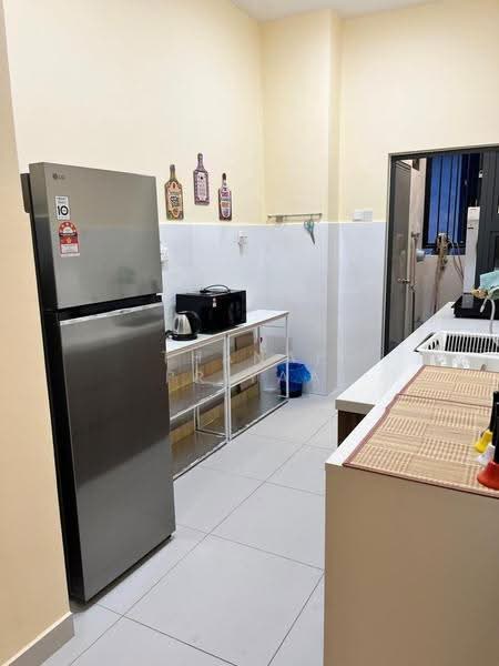 Apartment for Rent at D7 (D'Seven Lagoon Perdana) - Thanap Priyaa - Kitchen - PropertyGuru.com.my