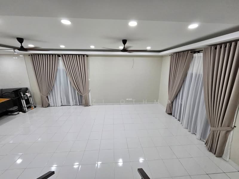Rumah Teres 2 Tingkat untuk Dijual di Senawang (Negeri Sembilan) - Edmizi Othman - Living Room - PropertyGuru.com.my