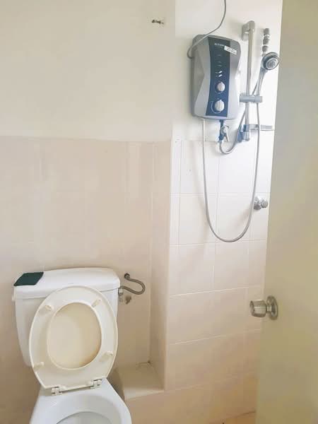 Rumah Teres untuk Disewa di Taman Bukit Permata (Selayang) - Evelyn Lee - Bathroom - PropertyGuru.com.my