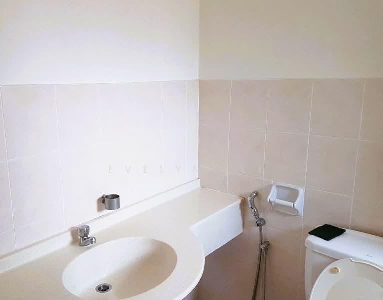 Rumah Teres untuk Disewa di Taman Bukit Permata (Selayang) - Evelyn Lee - Bathroom - PropertyGuru.com.my