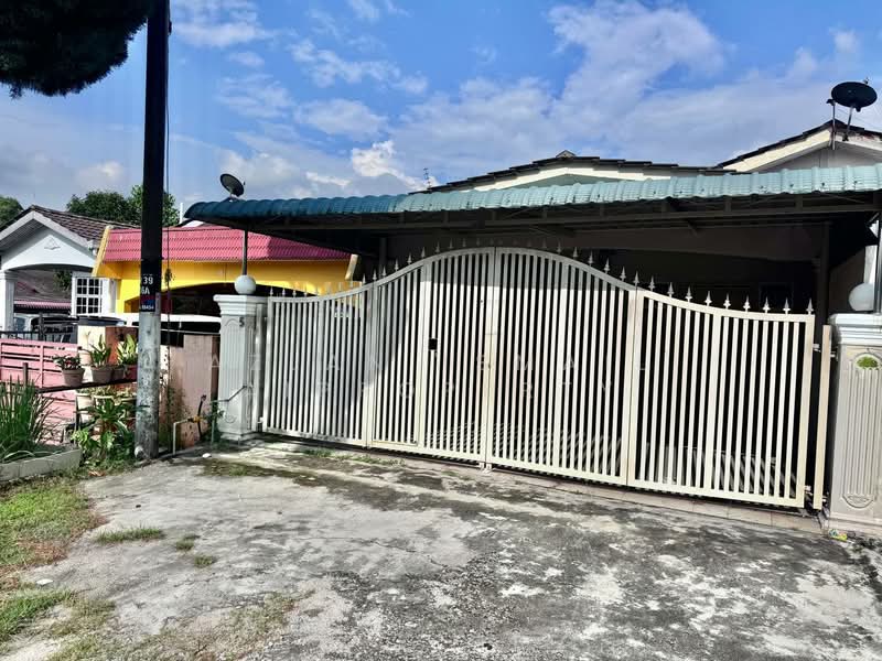 Rumah Teres 1-Tingkat untuk Dijual di Taman Daya (Johor Bahru) - Azlan Ismail aiproperty - Exterior - PropertyGuru.com.my
