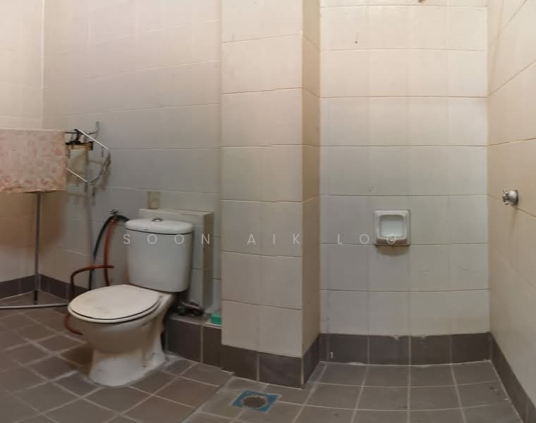 Rumah Teres untuk Dijual di Bandar Putra Permai (Seri Kembangan) - Soon Aik Loo - Bathroom - PropertyGuru.com.my