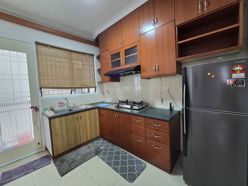 Kondominium untuk Disewa di Gurney Park Condominium - Alisson Chew - Kitchen - PropertyGuru.com.my