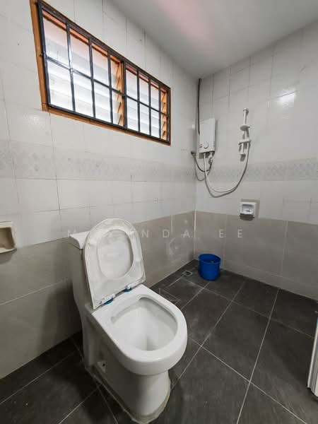 Rumah Teres 2-Tingkat untuk Dijual di Taman Johor Jaya (Johor Bahru) - Melinda Ee - Bathroom - PropertyGuru.com.my