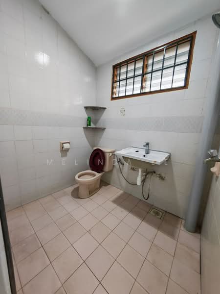 Rumah Teres 2-Tingkat untuk Dijual di Taman Johor Jaya (Johor Bahru) - Melinda Ee - Bathroom - PropertyGuru.com.my
