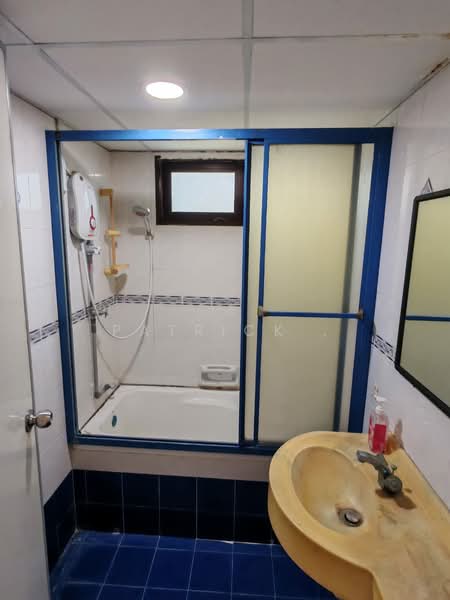 Condominium for Sale at E-Park Condominium - Patrick . - Bathroom - PropertyGuru.com.my