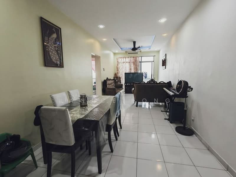 Servis Apartment untuk Dijual di Jentayu Residensi @ Tampoi - Janice Yong - Living Room - PropertyGuru.com.my