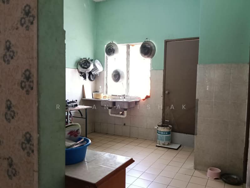 2-storey Terraced House for Sale in Desa Coalfields (Sungai Buloh) - Rohana Ishak - Kitchen - PropertyGuru.com.my
