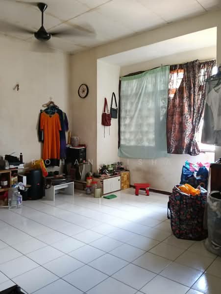 2-storey Terraced House for Sale in Desa Coalfields (Sungai Buloh) - Rohana Ishak - Living Room - PropertyGuru.com.my