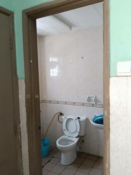 2-storey Terraced House for Sale in Desa Coalfields (Sungai Buloh) - Rohana Ishak - Bathroom - PropertyGuru.com.my