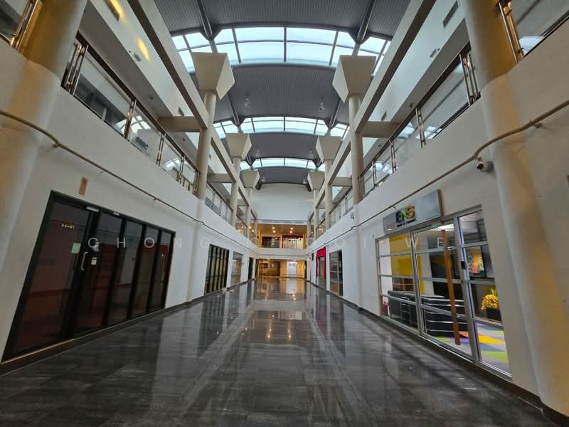 Shop / Office untuk Disewa di Bukit Combe (Jelutong) - Chong Chooi Wei - Corridor - PropertyGuru.com.my