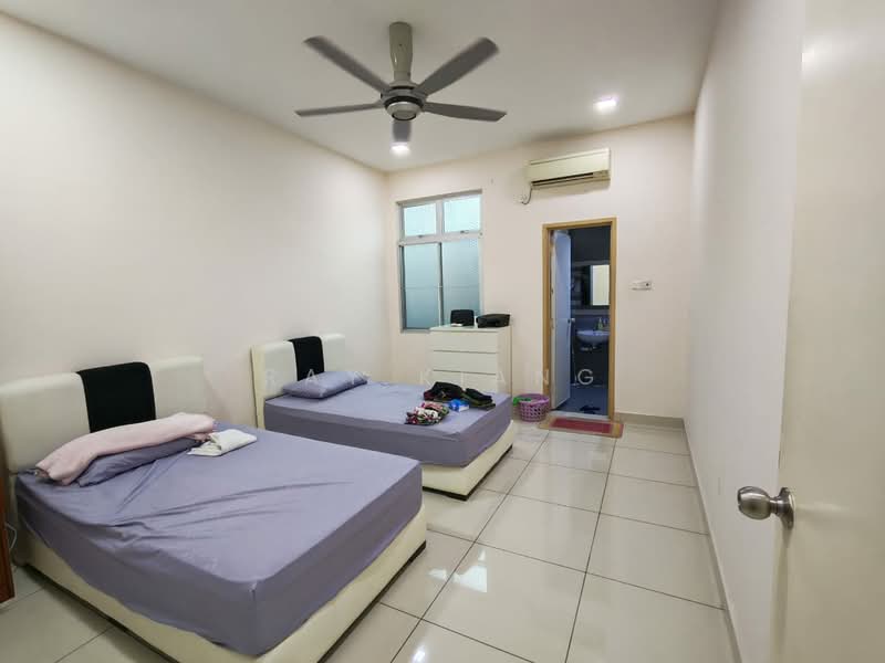 Cluster House for Sale in Taman Gaya (Ulu Tiram) - Ray Kiang - Bedroom - PropertyGuru.com.my