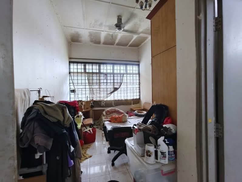 Rumah Teres 1-Tingkat untuk Dijual di Taman Sutera (Johor Bahru) - Karl Lim - Bedroom - PropertyGuru.com.my