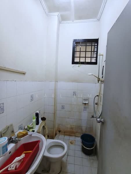Rumah Teres 1-Tingkat untuk Dijual di Taman Sutera (Johor Bahru) - Karl Lim - Bathroom - PropertyGuru.com.my