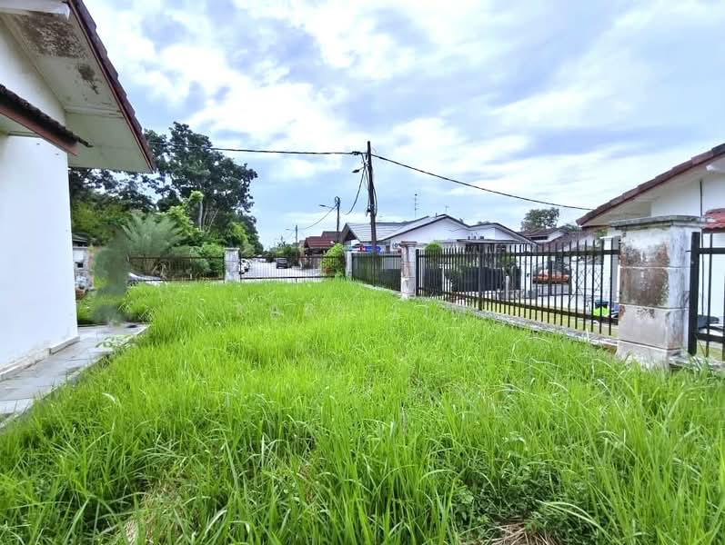 Rumah Teres 1-Tingkat untuk Dijual di Taman Sutera (Johor Bahru) - Karl Lim - Exterior - PropertyGuru.com.my