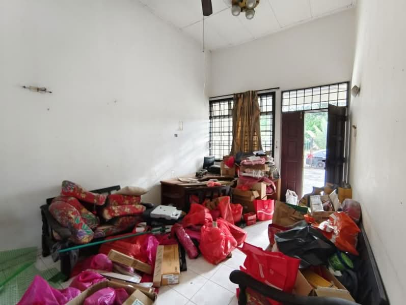 Rumah Teres 1-Tingkat untuk Dijual di Taman Sutera (Johor Bahru) - Karl Lim - Living Room - PropertyGuru.com.my