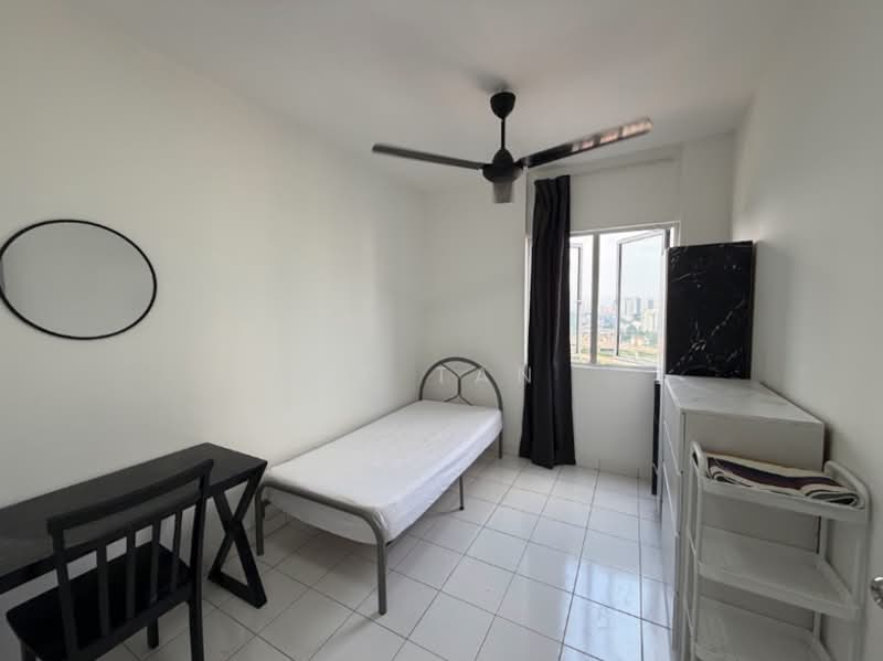 Pangsapuri untuk Disewa di Lily Apartment @ Kuchai Lama - YP Tan - Bedroom - PropertyGuru.com.my