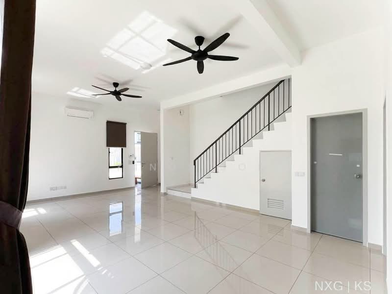2-storey Terraced House for Rent in Puncak Alam (Selangor) - Kings Soe - Living Room - PropertyGuru.com.my