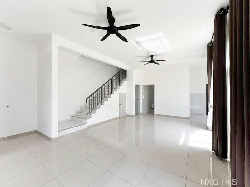 2-storey Terraced House for Rent in Puncak Alam (Selangor) - Kings Soe - Living Room - PropertyGuru.com.my