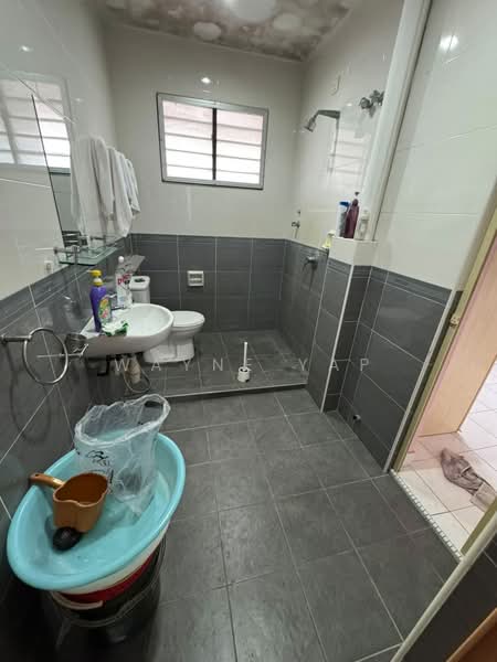 Rumah Teres 3-Tingkat untuk Disewa di Ampang (Selangor) - Wayne Yap - Bathroom - PropertyGuru.com.my