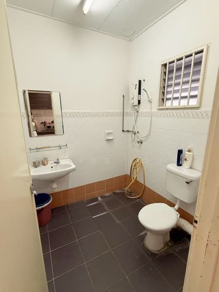 Rumah Teres 2 Tingkat untuk Disewa di Taman Jernih (Bukit Mertajam) - Quinn Loh - Bathroom - PropertyGuru.com.my