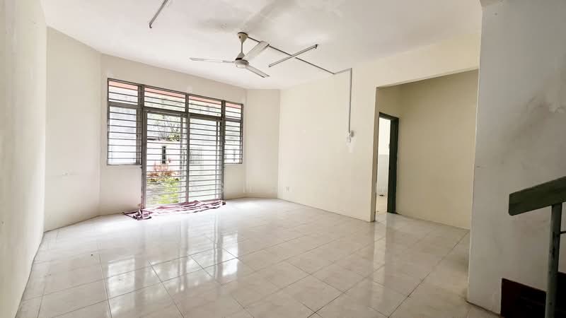Semi-Detached House for Rent in Bandar Putra Permai (Seri Kembangan) - Sasha Goh - Living Room - PropertyGuru.com.my