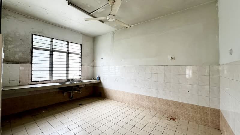 Semi-Detached House for Rent in Bandar Putra Permai (Seri Kembangan) - Sasha Goh - Kitchen - PropertyGuru.com.my