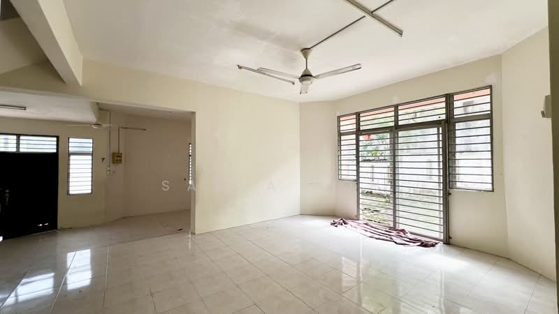 Semi-Detached House for Rent in Bandar Putra Permai (Seri Kembangan) - Sasha Goh - Living Room - PropertyGuru.com.my