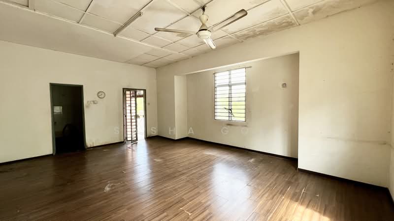 Semi-Detached House for Rent in Bandar Putra Permai (Seri Kembangan) - Sasha Goh - Living Room - PropertyGuru.com.my