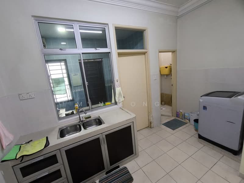 Rumah Teres 2-Tingkat untuk Disewa di Taman Setia Indah (Tebrau) - Min Kong - Kitchen - PropertyGuru.com.my