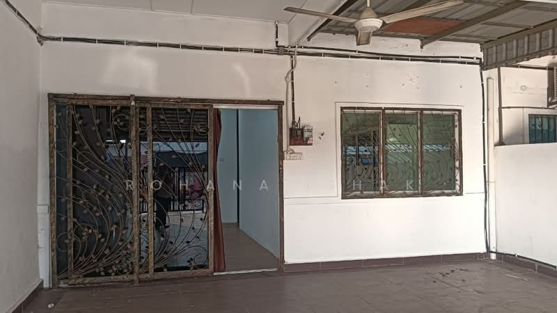 1-storey Terraced House for Sale in Klang (Selangor) - Rohana Ishak - Exterior - PropertyGuru.com.my